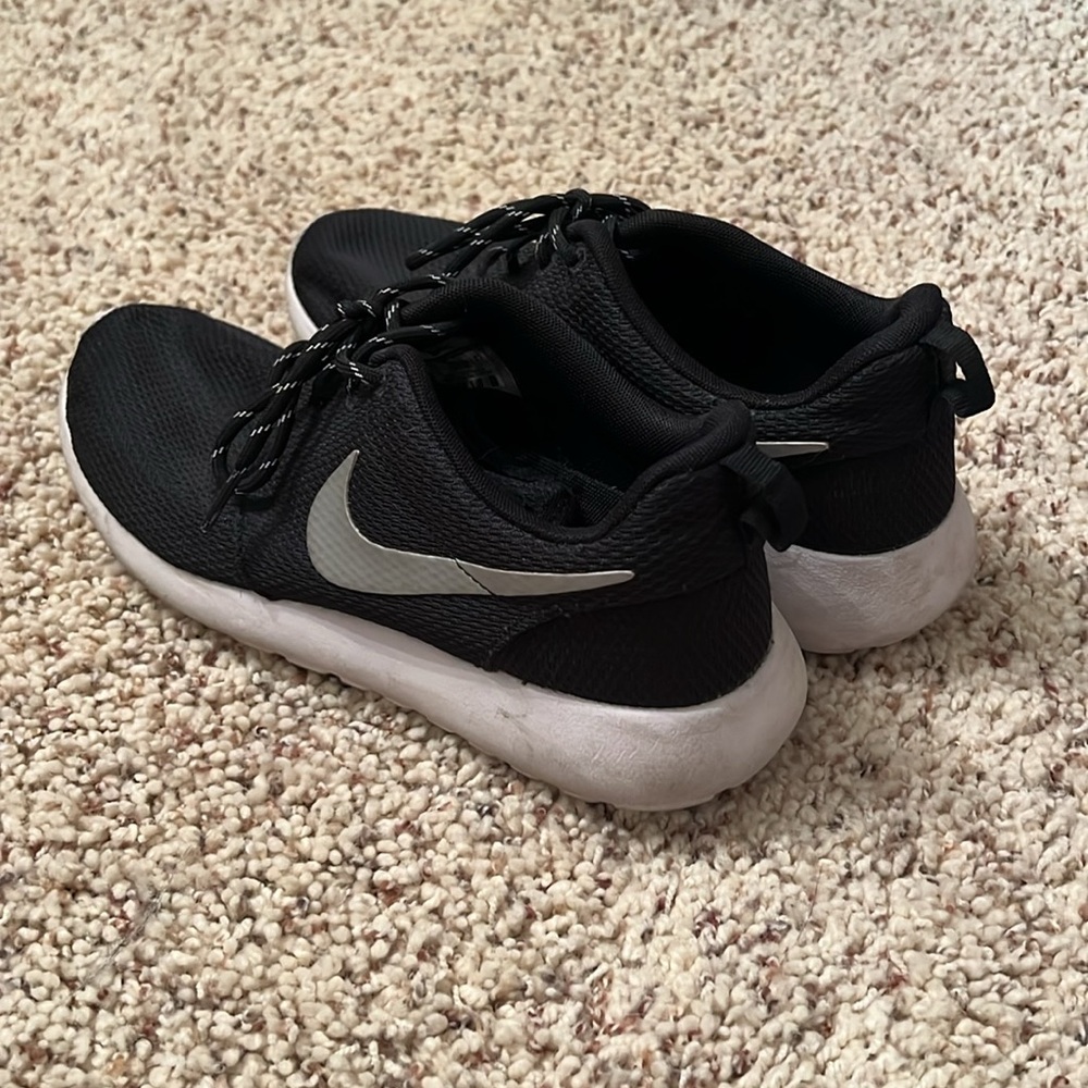 🏃🏼♀️ Black Nike Roche - Picture 2 of 8